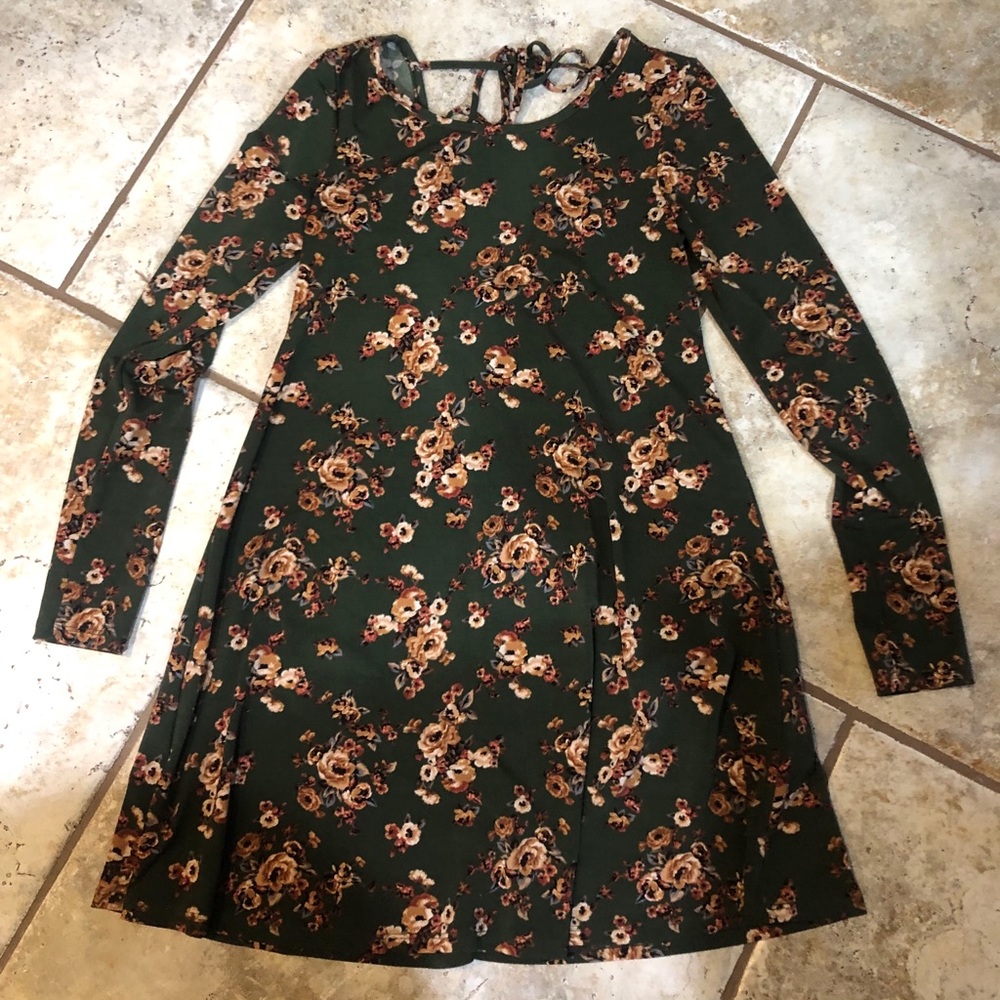 Cute floral with opening in the back